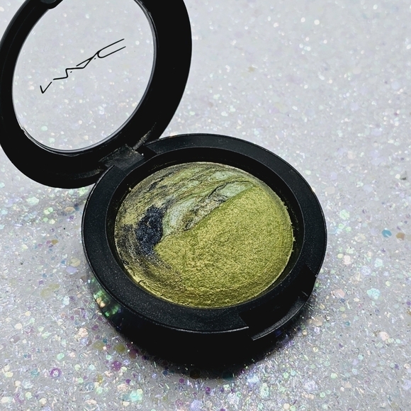 MAC Cosmetics Fresh Green Mix (Electro Flash Collection) Mineralize Eyeshadow - Picture 4 of 8